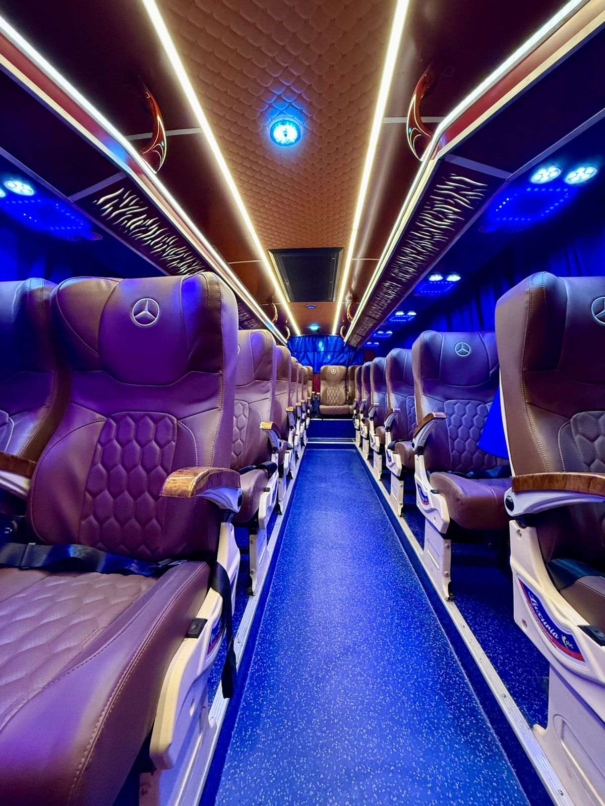BharatBenz 22 Seater coach – photo 3