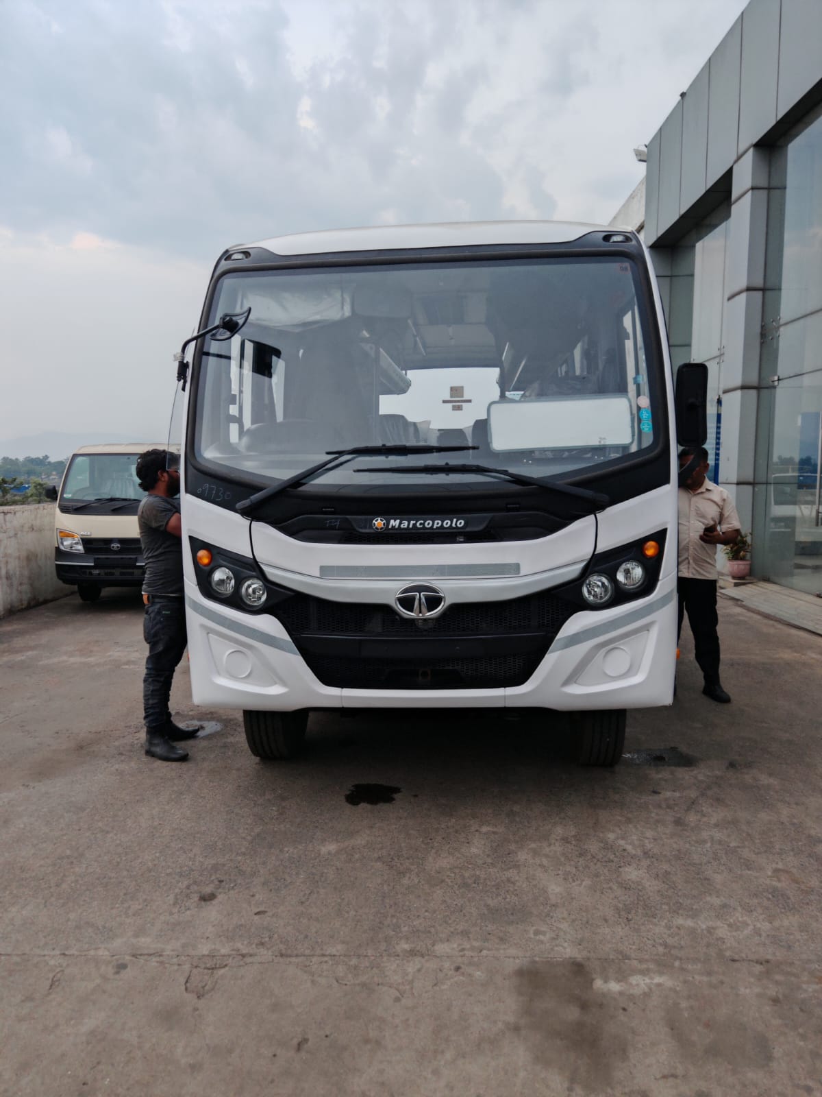 Tata Ultra Prime 20 Seater coach – photo 2